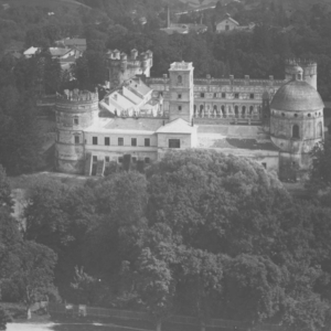 Zamek w Krasiczynie z lotu ptaka (Narodowe Archiwum Cyfrowe) Zamek w Krasiczynie