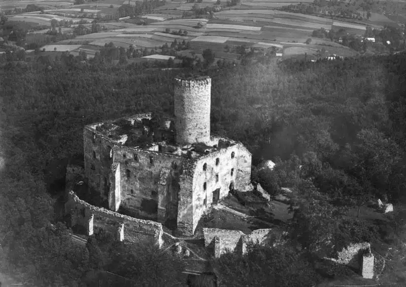 Zamek Lipowiec w Babicach