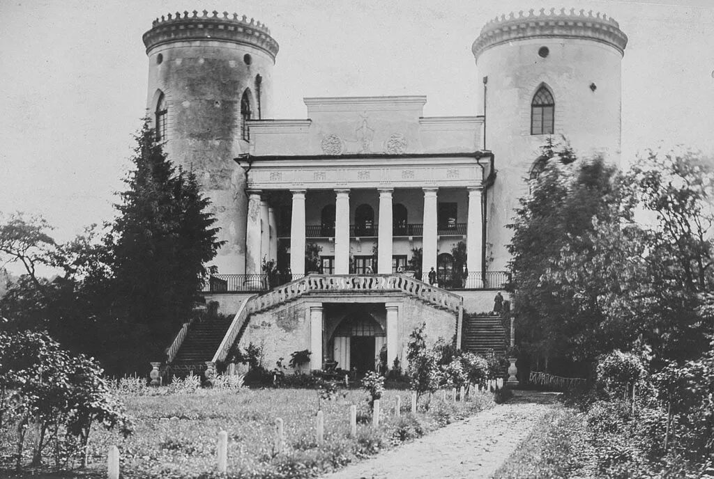 Zamek w Czerwonogrodzie