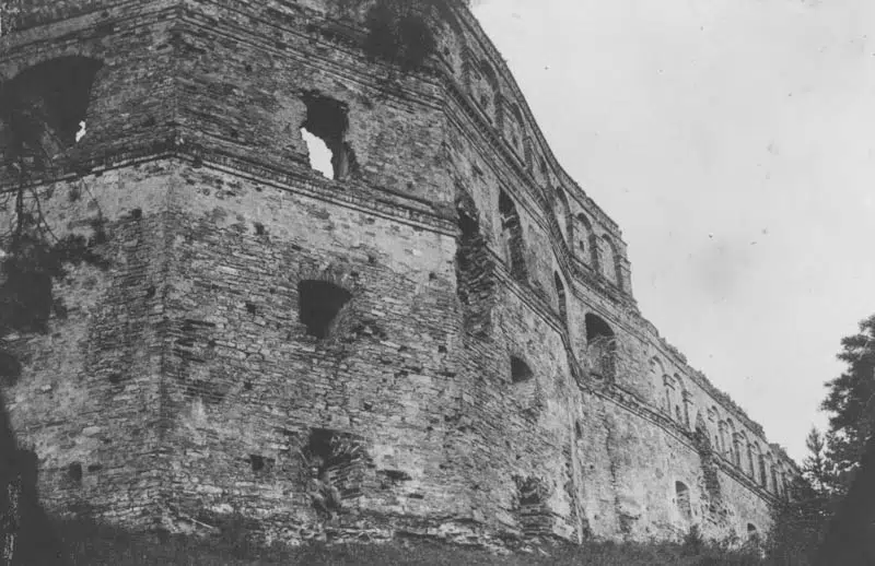 Runy zamku Hurberów w Dobromilu (fot. A. Friedrich, źródło: Polona.pl)